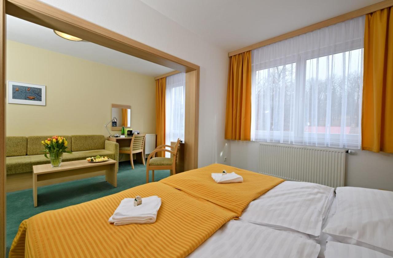 Lh Parkhotel Hluboka Nad Vltavou Congress & Wellness מראה חיצוני תמונה