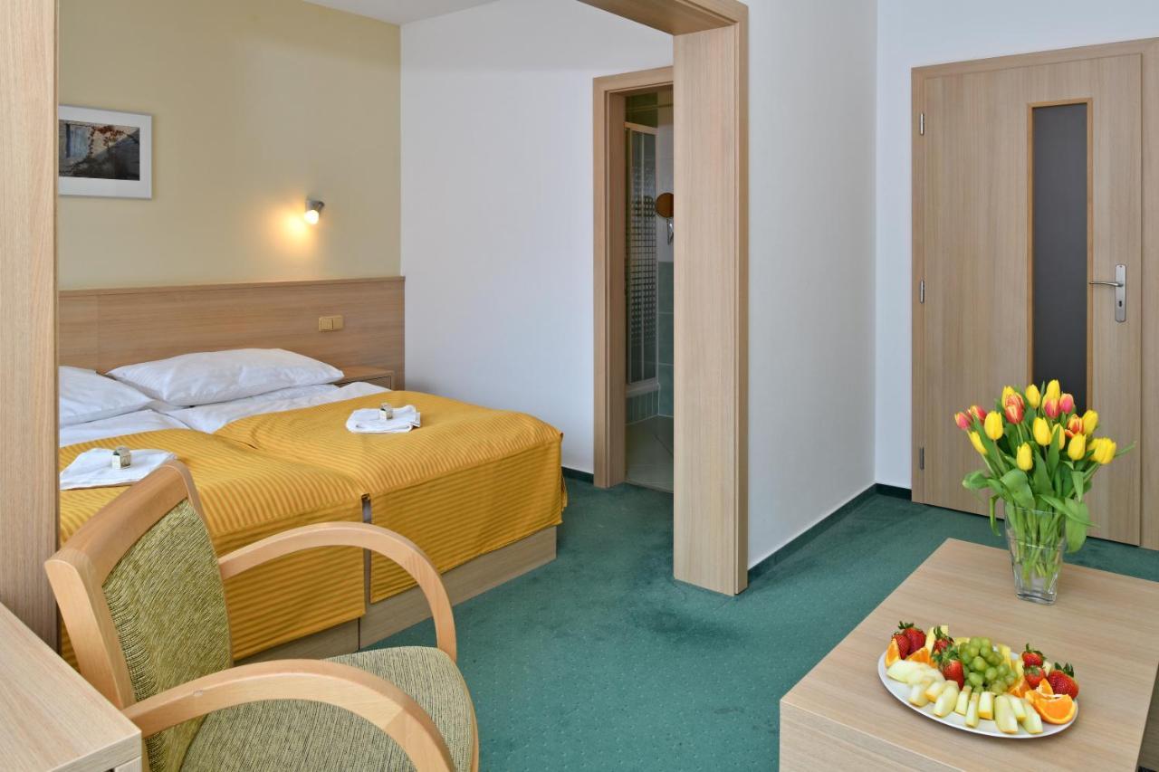 Lh Parkhotel Hluboka Nad Vltavou Congress & Wellness מראה חיצוני תמונה