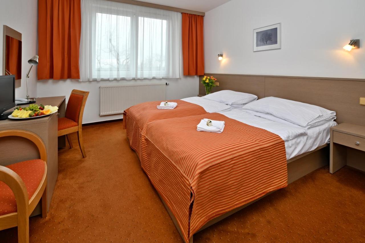 Lh Parkhotel Hluboka Nad Vltavou Congress & Wellness מראה חיצוני תמונה