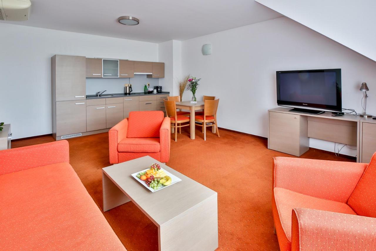 Lh Parkhotel Hluboka Nad Vltavou Congress & Wellness מראה חיצוני תמונה