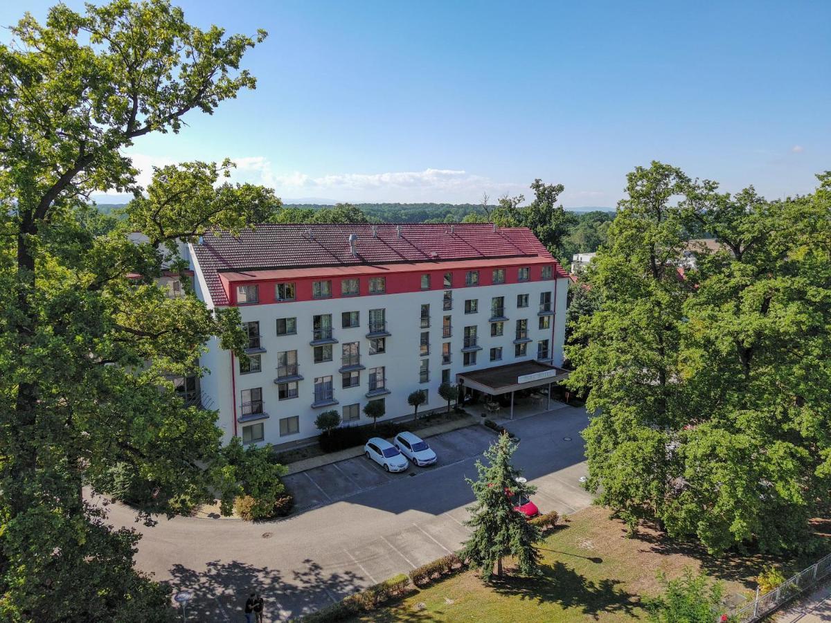 Lh Parkhotel Hluboka Nad Vltavou Congress & Wellness מראה חיצוני תמונה